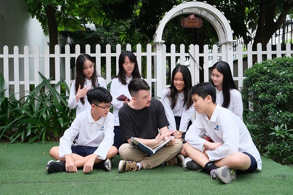 tam-quan-trong-cua-thay-co-trong-truong-song-ngu