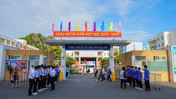 truong-thpt-dep-nhat-viet-nam-chuyen-ha-long