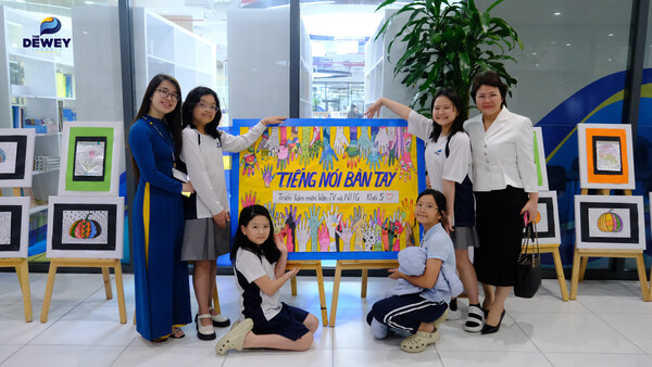 trien-lam-tieng-noi-ban-tay-13
